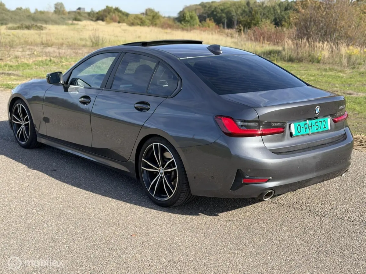 330i High Executive Edition / PANO