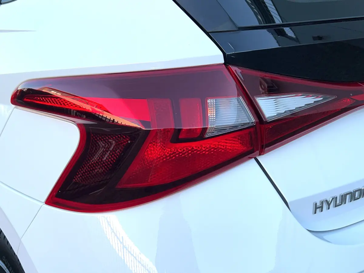 1.0 T-GDI 100pk Comfort Smart Automaat | Camera | Airco | Carplay | Cruise controle | Dodehoek detectie | Navigatie | Parkeersensoren | 5.200 km!