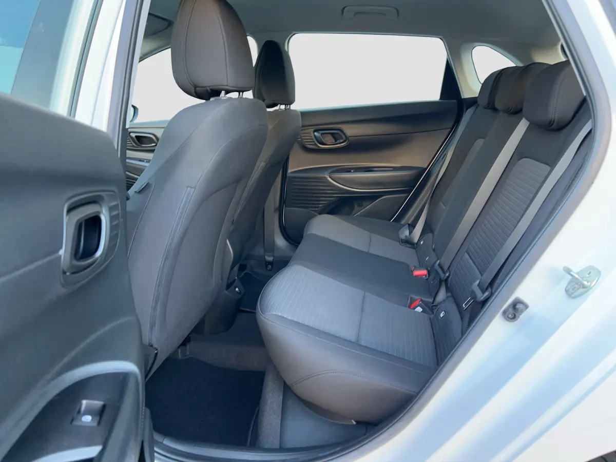 1.0 T-GDI 100pk Comfort Smart Automaat | Camera | Airco | Carplay | Cruise controle | Dodehoek detectie | Navigatie | Parkeersensoren | 5.200 km!