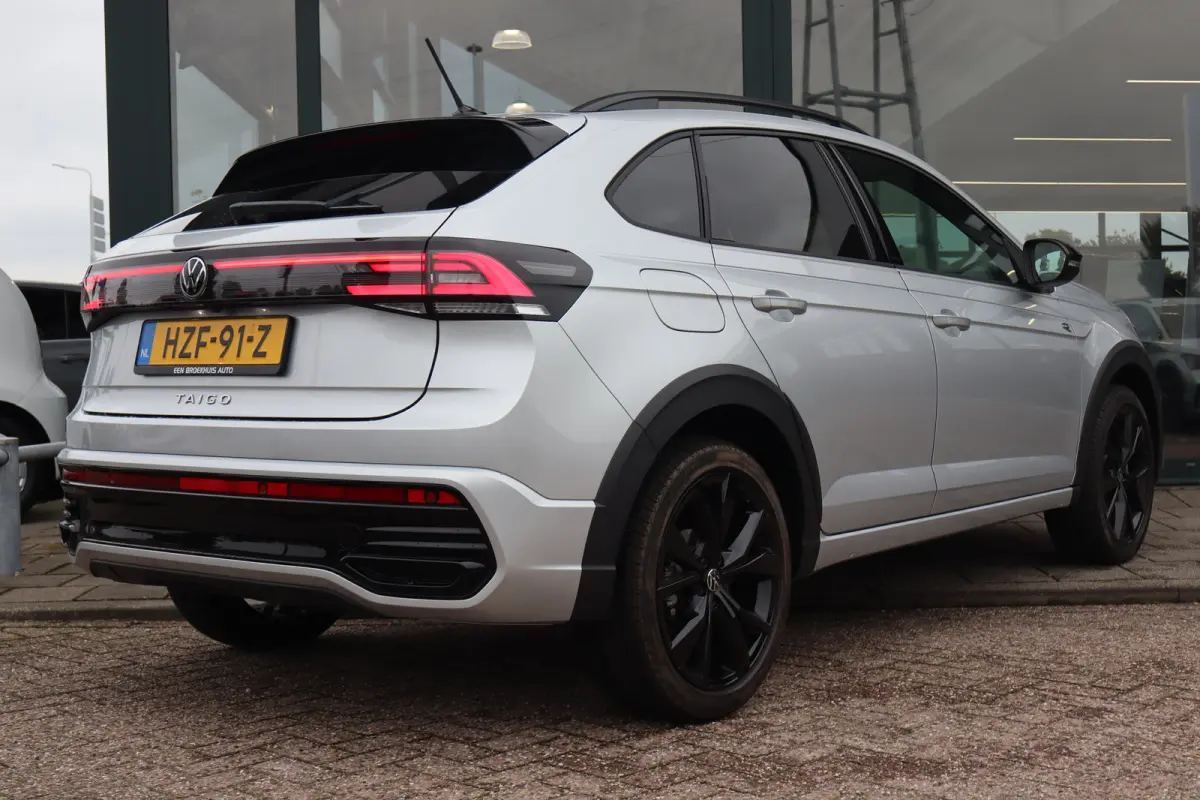 1.0 TSI R-Line Edition Koplampverlichting LED Matrix ('IQ.Light ') | Verwarmbare voorstoelen | R-Line exterieurpakket 'Black Style' | Digital Cockpit Pro (26 cm)