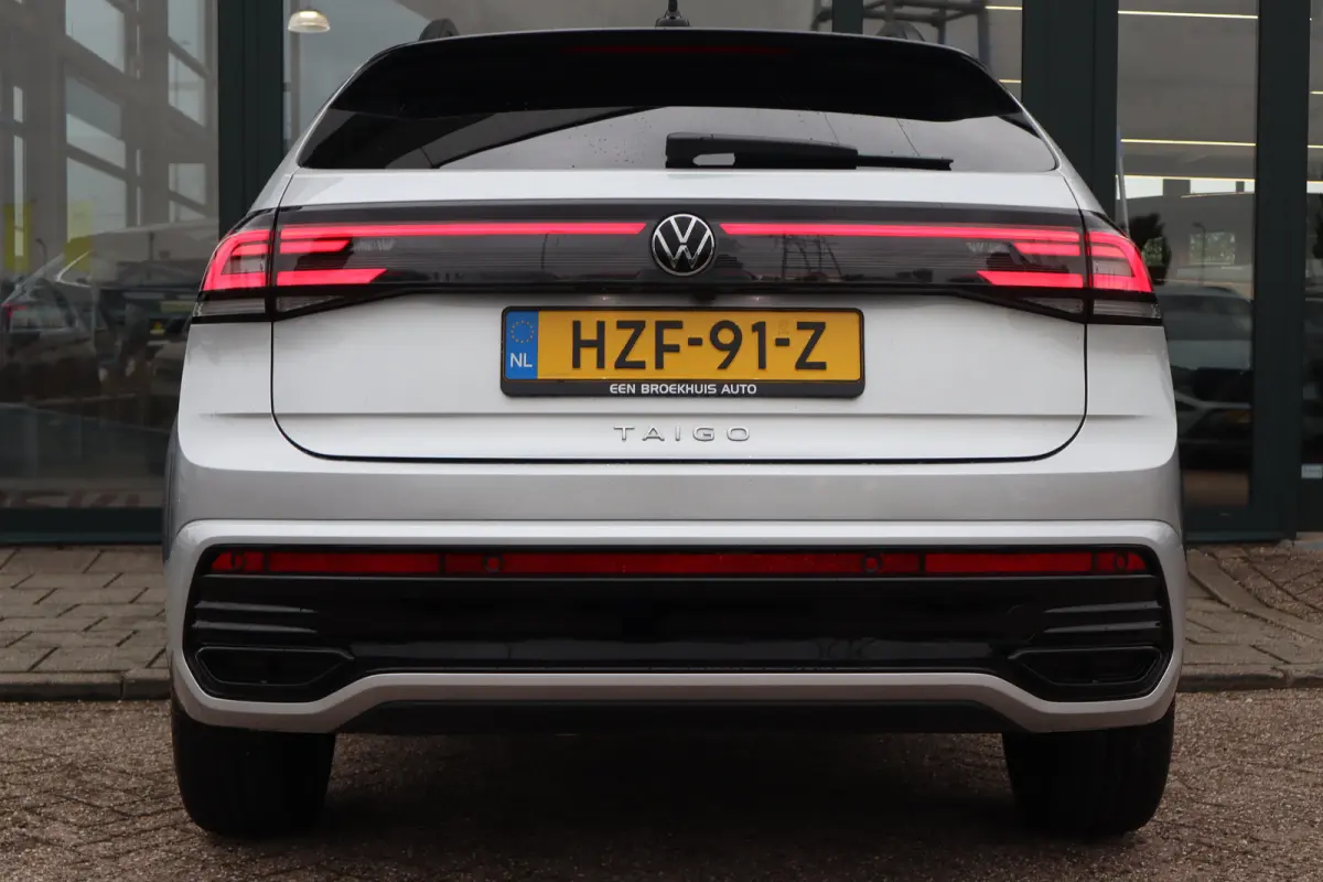 1.0 TSI R-Line Edition Koplampverlichting LED Matrix ('IQ.Light ') | Verwarmbare voorstoelen | R-Line exterieurpakket 'Black Style' | Digital Cockpit Pro (26 cm)