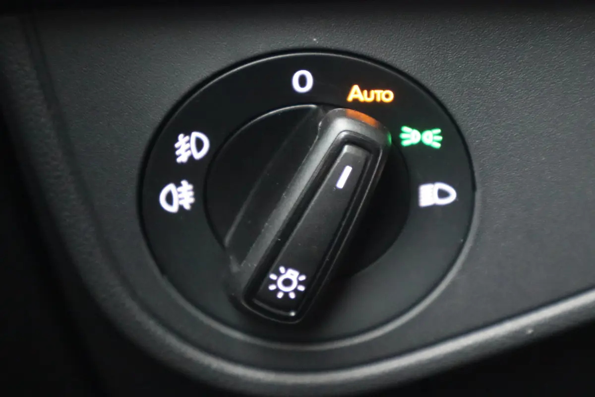 1.0 TSI R-Line Edition Koplampverlichting LED Matrix ('IQ.Light ') | Verwarmbare voorstoelen | R-Line exterieurpakket 'Black Style' | Digital Cockpit Pro (26 cm)
