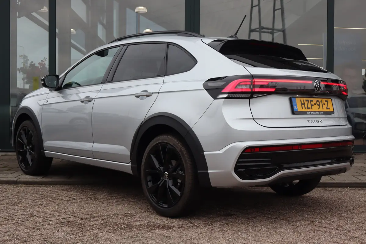 1.0 TSI R-Line Edition Koplampverlichting LED Matrix ('IQ.Light ') | Verwarmbare voorstoelen | R-Line exterieurpakket 'Black Style' | Digital Cockpit Pro (26 cm)