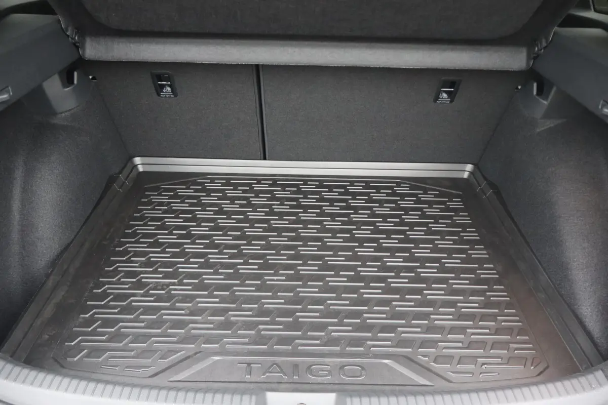 1.0 TSI R-Line Edition Koplampverlichting LED Matrix ('IQ.Light ') | Verwarmbare voorstoelen | R-Line exterieurpakket 'Black Style' | Digital Cockpit Pro (26 cm)