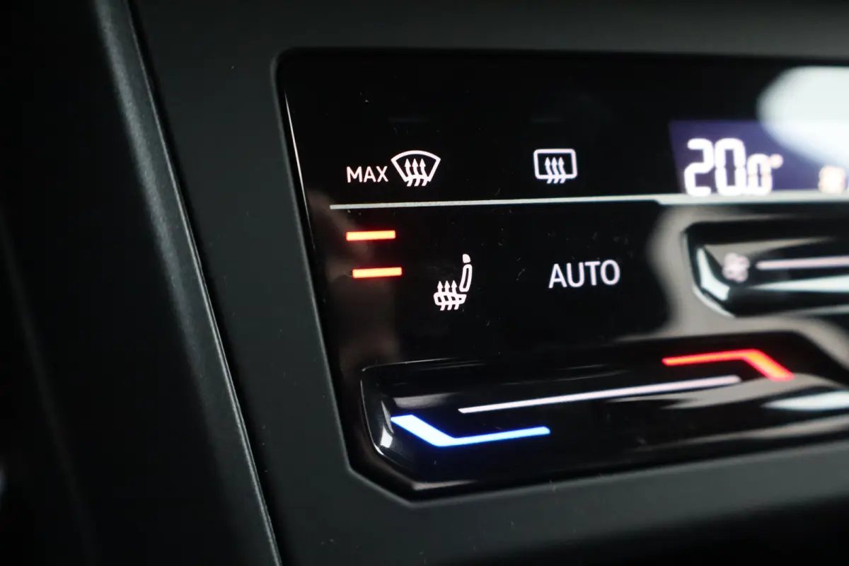 1.0 TSI R-Line Edition Koplampverlichting LED Matrix ('IQ.Light ') | Verwarmbare voorstoelen | R-Line exterieurpakket 'Black Style' | Digital Cockpit Pro (26 cm)