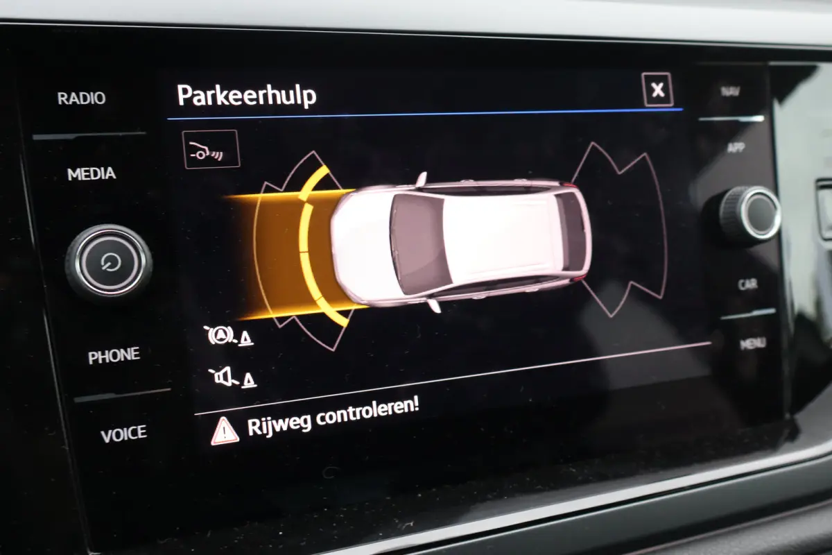 1.0 TSI R-Line Edition Koplampverlichting LED Matrix ('IQ.Light ') | Verwarmbare voorstoelen | R-Line exterieurpakket 'Black Style' | Digital Cockpit Pro (26 cm)