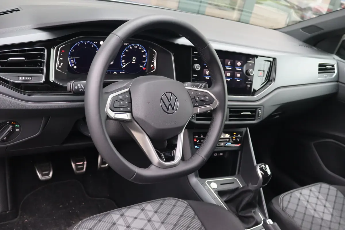1.0 TSI R-Line Edition Koplampverlichting LED Matrix ('IQ.Light ') | Verwarmbare voorstoelen | R-Line exterieurpakket 'Black Style' | Digital Cockpit Pro (26 cm)