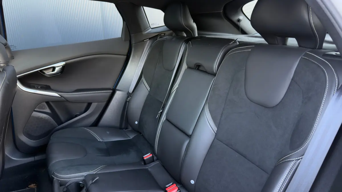 1.5 T3 Polar+ Sport 152pk AUTO | Trekhaak | Achteruitrijcamera | Cruise Control | Panoramadak | Vermarmde Voorstoelen |
