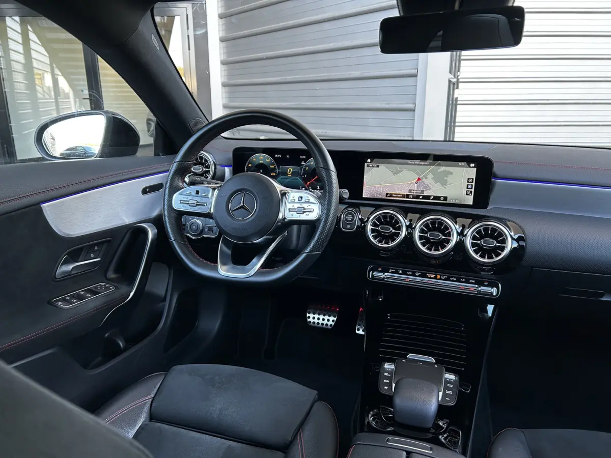 // Panormadak // Sfeerverlichting // Camera // Carplay // Night pakket