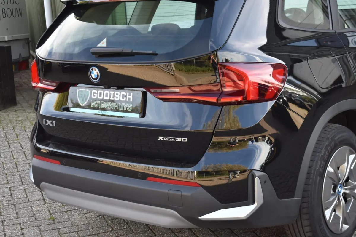xDrive30 Launch Edition 67 kWh | 100% SOH | Camera | Navi |