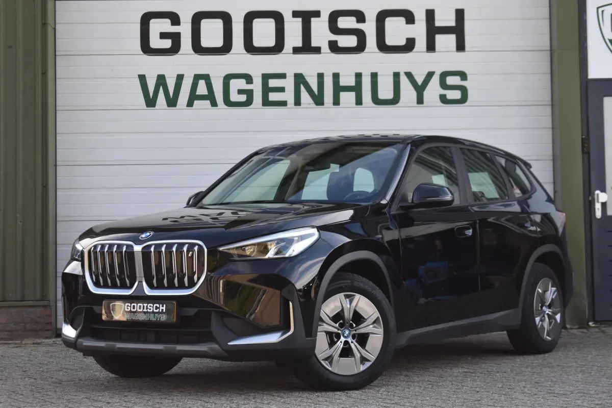 xDrive30 Launch Edition 67 kWh | 100% SOH | Camera | Navi |