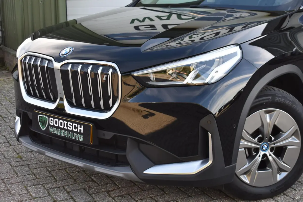 xDrive30 Launch Edition 67 kWh | 100% SOH | Camera | Navi |