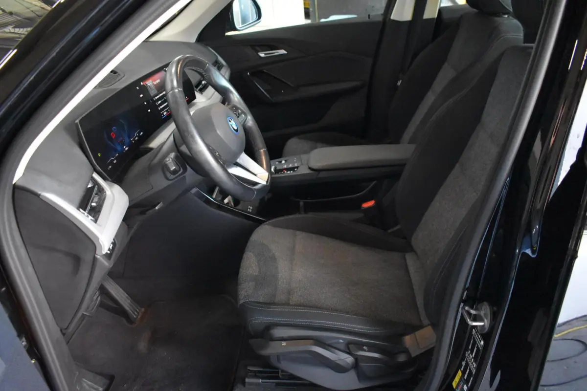 xDrive30 Launch Edition 67 kWh | 100% SOH | Camera | Navi |