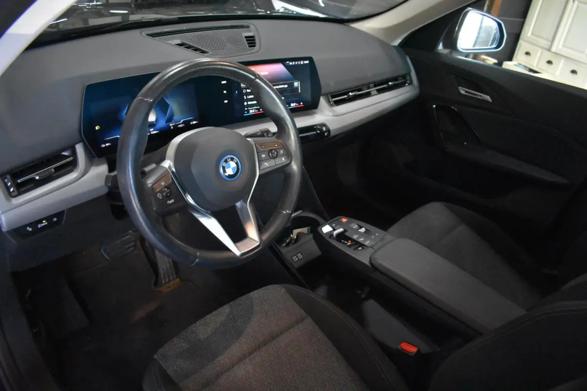 xDrive30 Launch Edition 67 kWh | 100% SOH | Camera | Navi |