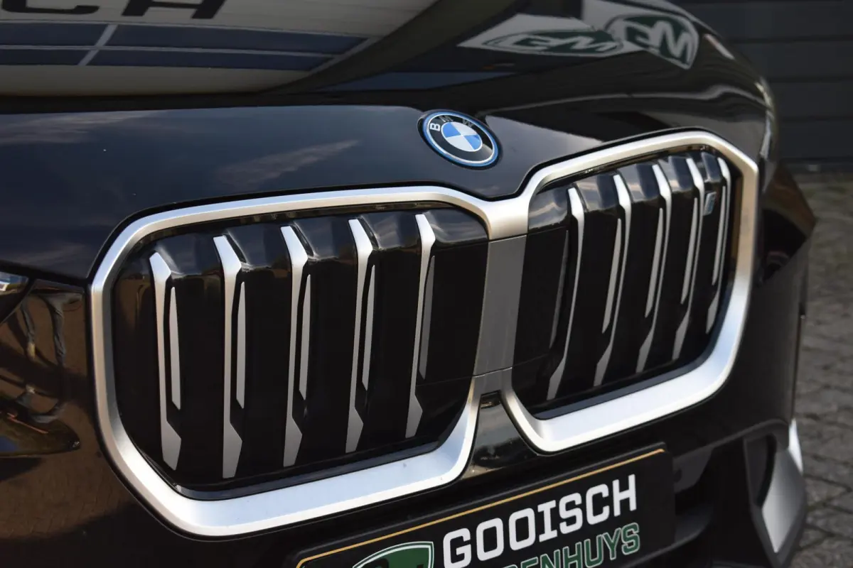 xDrive30 Launch Edition 67 kWh | 100% SOH | Camera | Navi |