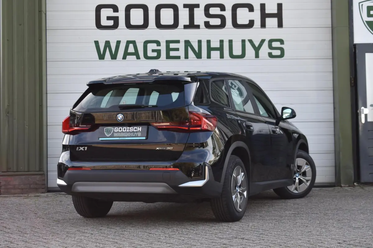 xDrive30 Launch Edition 67 kWh | 100% SOH | Camera | Navi |