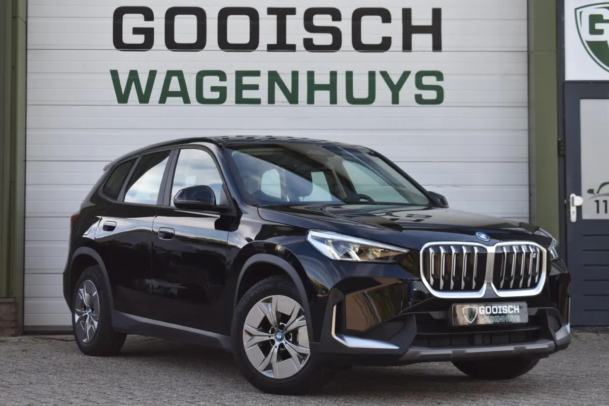 xDrive30 Launch Edition 67 kWh | 100% SOH | Camera | Navi |