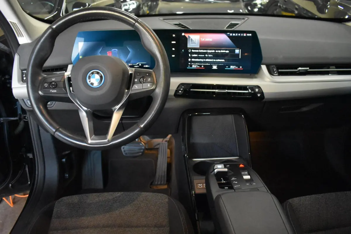 xDrive30 Launch Edition 67 kWh | 100% SOH | Camera | Navi |