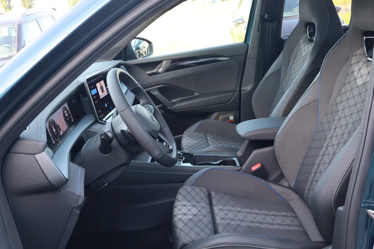 1.5 eHybrid R-Line Edition | Aanhanger manoeuvreerhulp | Adapt. Cruise | Apple Carplay/Android Auto|telefoonintegratie premium