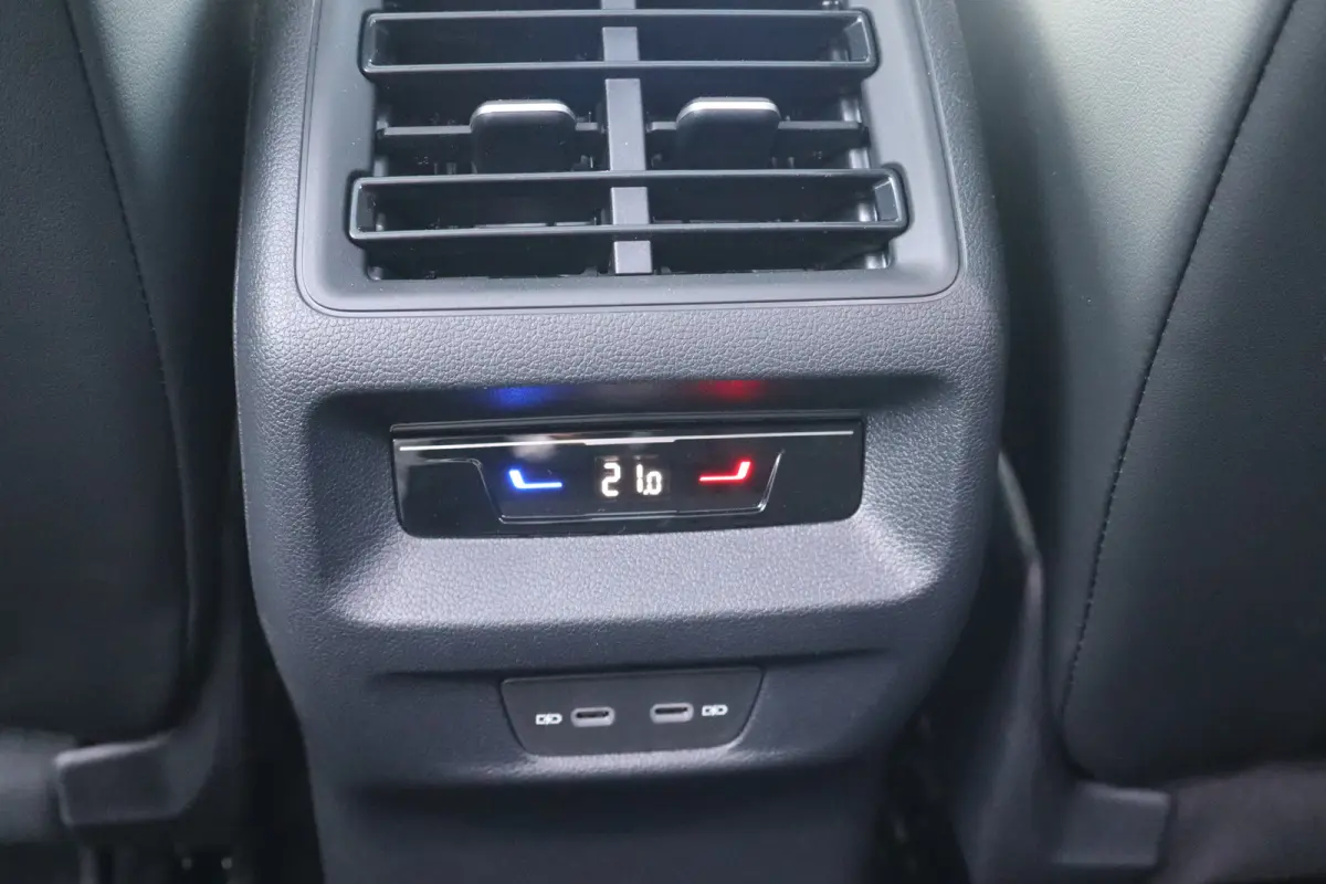 1.5 eHybrid R-Line Edition | Aanhanger manoeuvreerhulp | Adapt. Cruise | Apple Carplay/Android Auto|telefoonintegratie premium