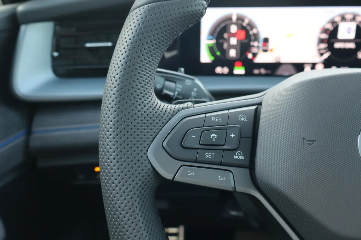 1.5 eHybrid R-Line Edition | Aanhanger manoeuvreerhulp | Adapt. Cruise | Apple Carplay/Android Auto|telefoonintegratie premium