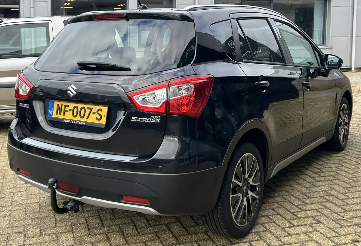 SX4 1.6 High Executive 120PK | LUXE | Zeer Nette Staat | DEALERONDERHOUDEN | NL AUTO | NAP | PANO | Trekhaak | Bi Xenon | 17 Inch Lichtmetalen Velgen | Achteruitrijcamera | Lederen Bekleding