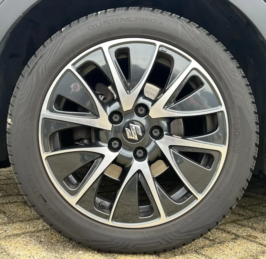 SX4 1.6 High Executive 120PK | LUXE | Zeer Nette Staat | DEALERONDERHOUDEN | NL AUTO | NAP | PANO | Trekhaak | Bi Xenon | 17 Inch Lichtmetalen Velgen | Achteruitrijcamera | Lederen Bekleding