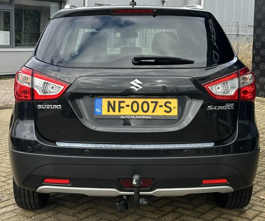 SX4 1.6 High Executive 120PK | LUXE | Zeer Nette Staat | DEALERONDERHOUDEN | NL AUTO | NAP | PANO | Trekhaak | Bi Xenon | 17 Inch Lichtmetalen Velgen | Achteruitrijcamera | Lederen Bekleding