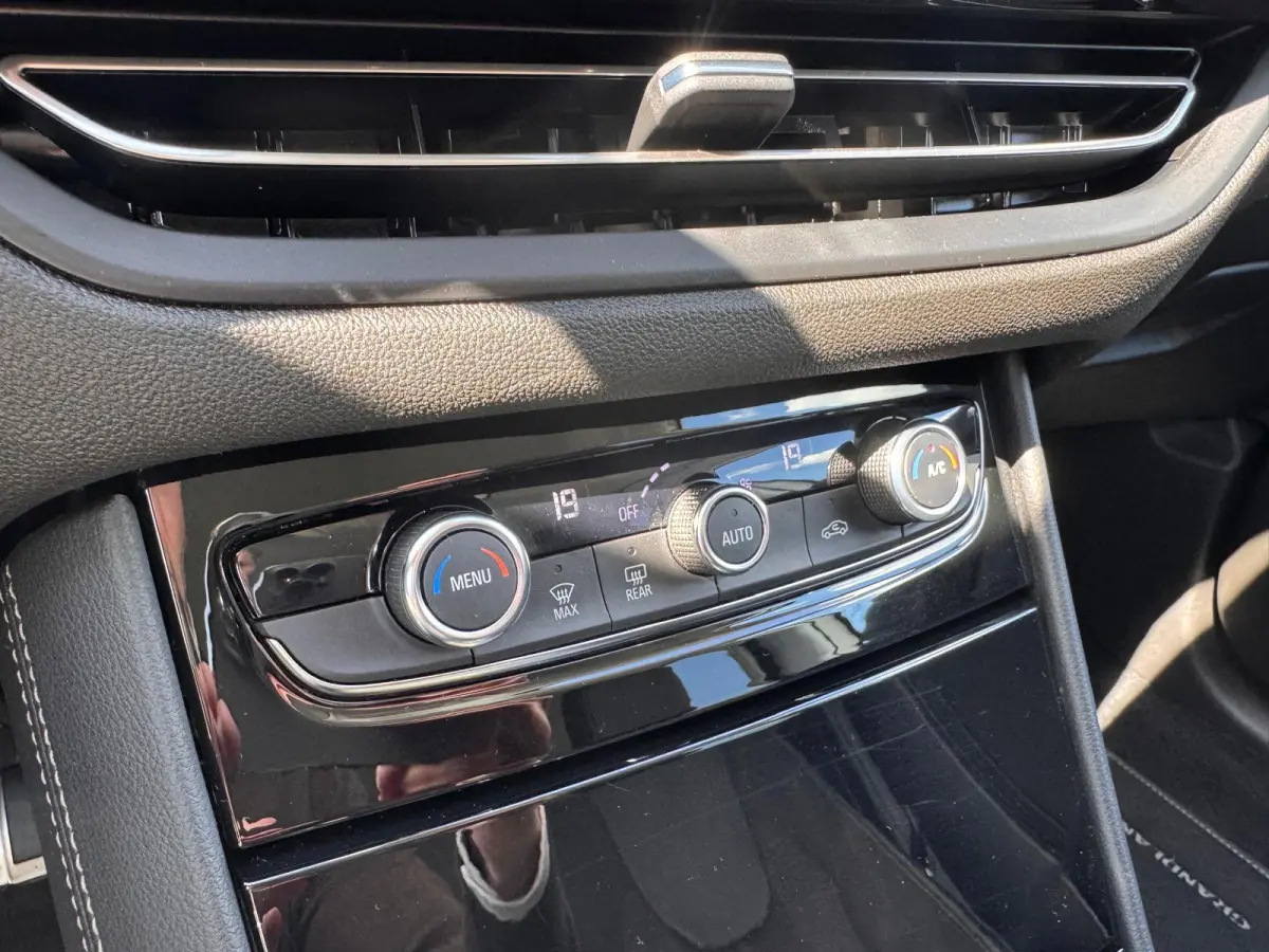 GS 1.6 Turbo Plug-In Hybrid | SOH 100% | AGR stoelen | Trekhaak | Adaptive Cruise | 19" LMV | Stuurverwarming | Navigatie | Apple Carplay / Android auto | | Grootlichtassistent | Keyless ent