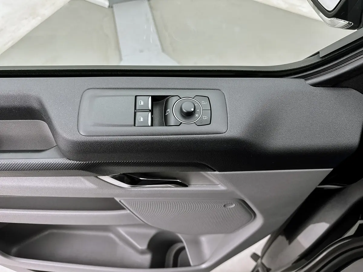 320 2.5 PHEV L2H1 Limited 9-persoons Hybride Led incl BPM ex BTW Peronenvervoer Kombi