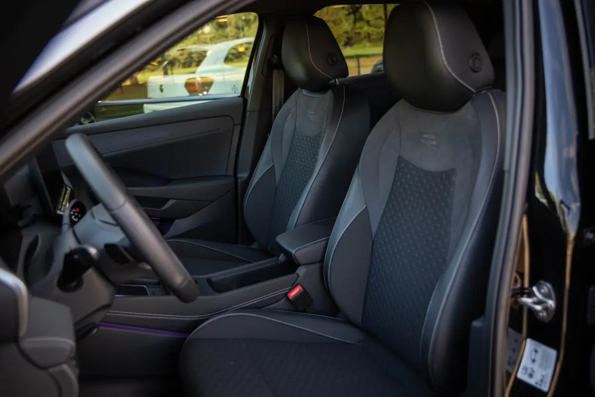1.5 eTSI R-Line , Apple Carplay, Adap. cruise, Stoel/stuurverwarming, Sfeerverlichting,