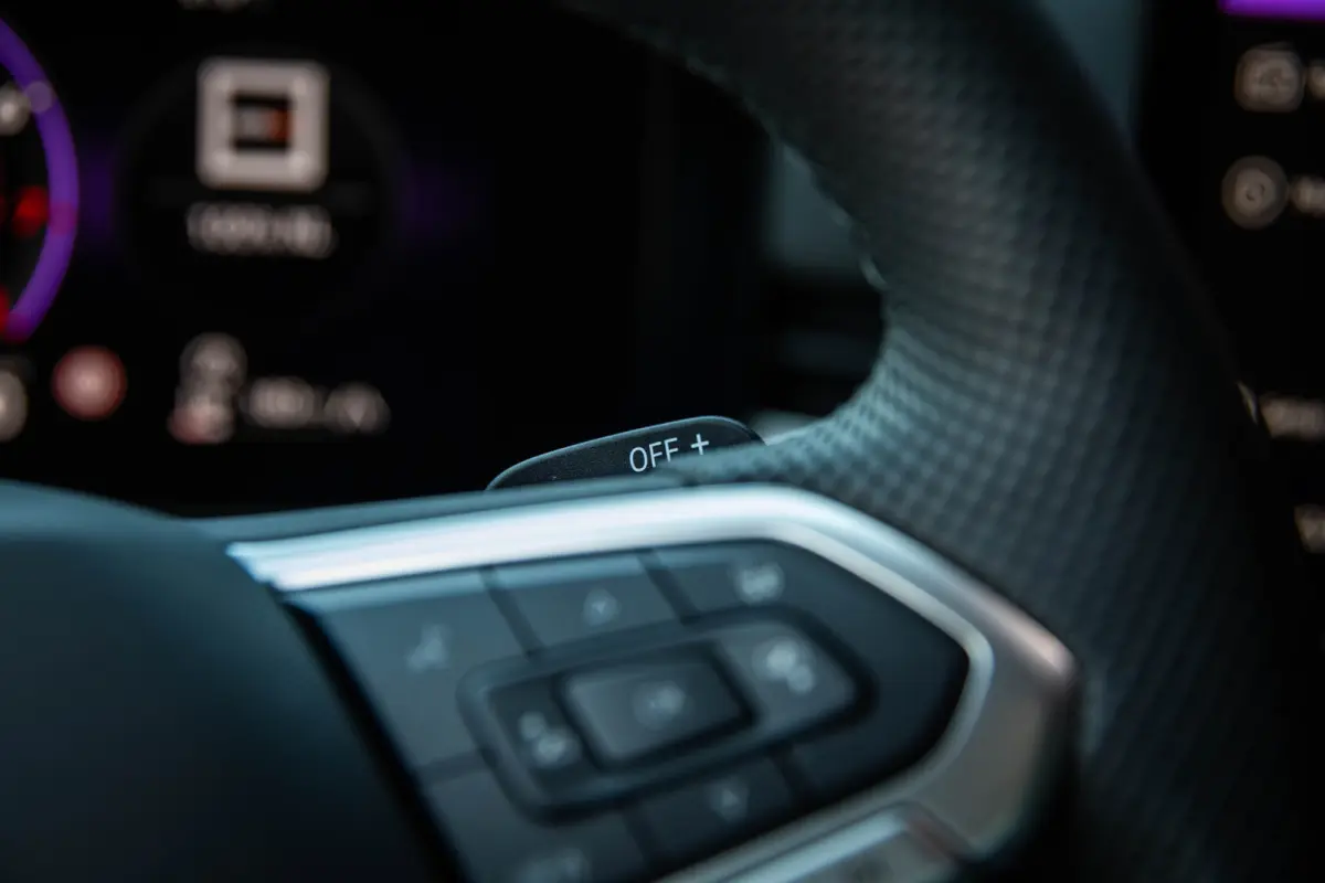 1.5 eTSI R-Line , Apple Carplay, Adap. cruise, Stoel/stuurverwarming, Sfeerverlichting,