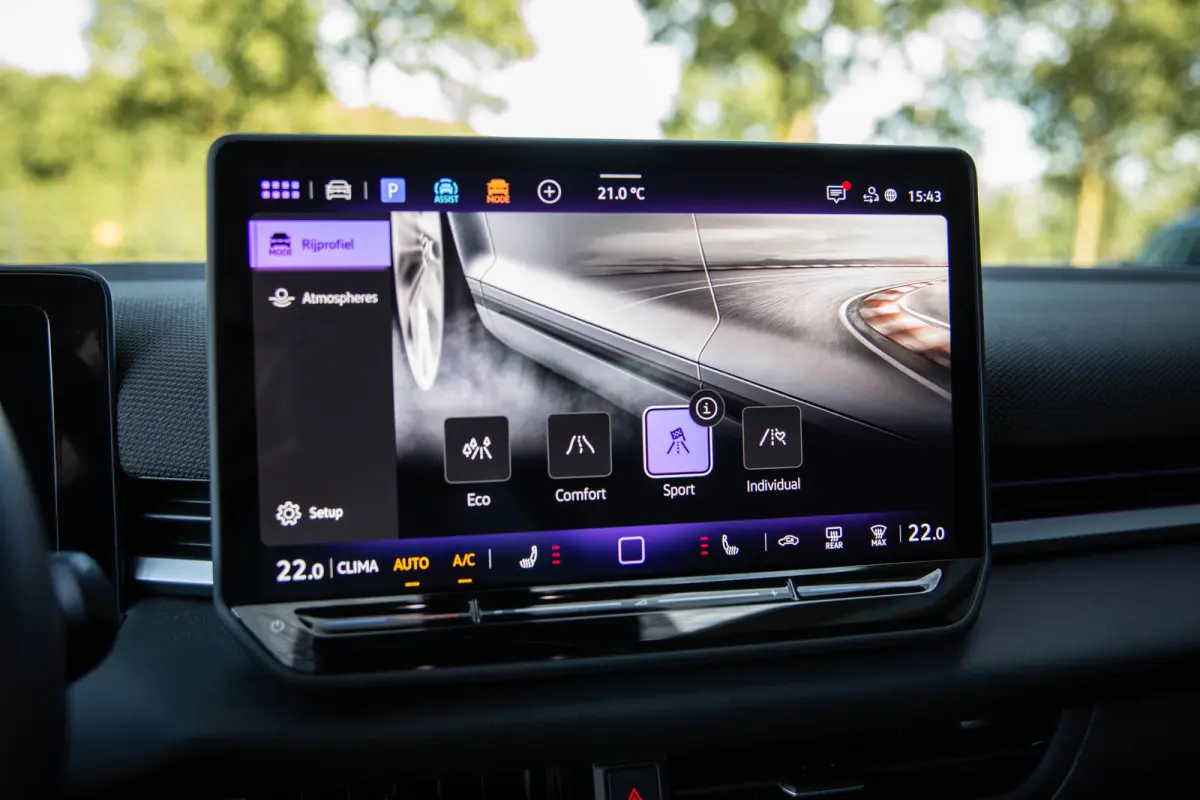1.5 eTSI R-Line , Apple Carplay, Adap. cruise, Stoel/stuurverwarming, Sfeerverlichting,