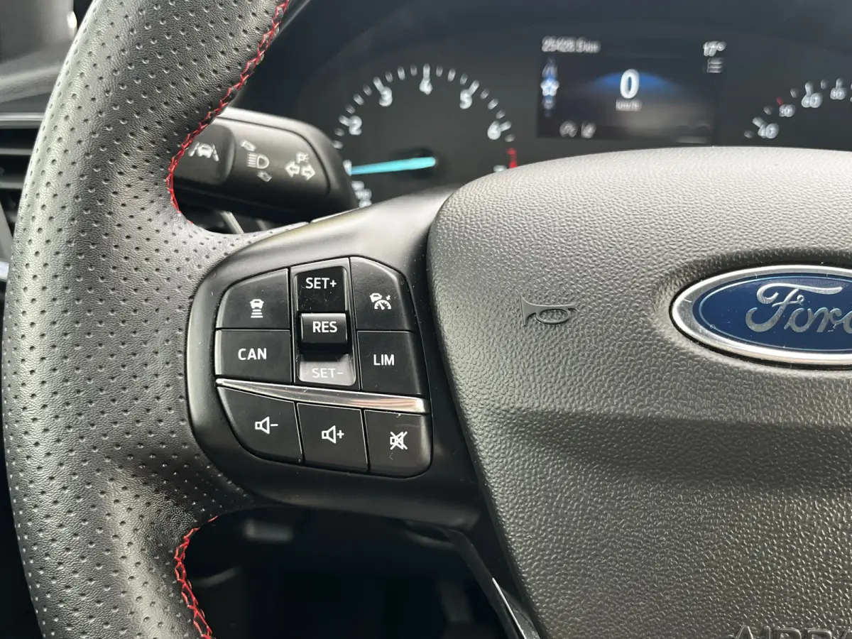 1.0 EcoBoost ST-Line 100pk/74kW 6-bak | Adapt. Cruise | Winter Pack | Trekhaak |