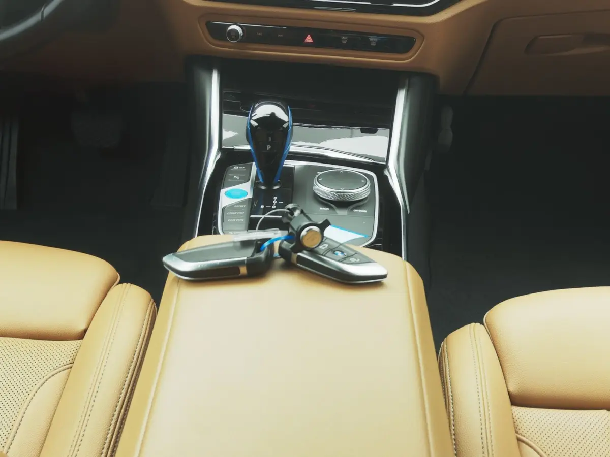 eDrive40 84 kWh | CAMERA | CARPLAY | STOELVERWARMING