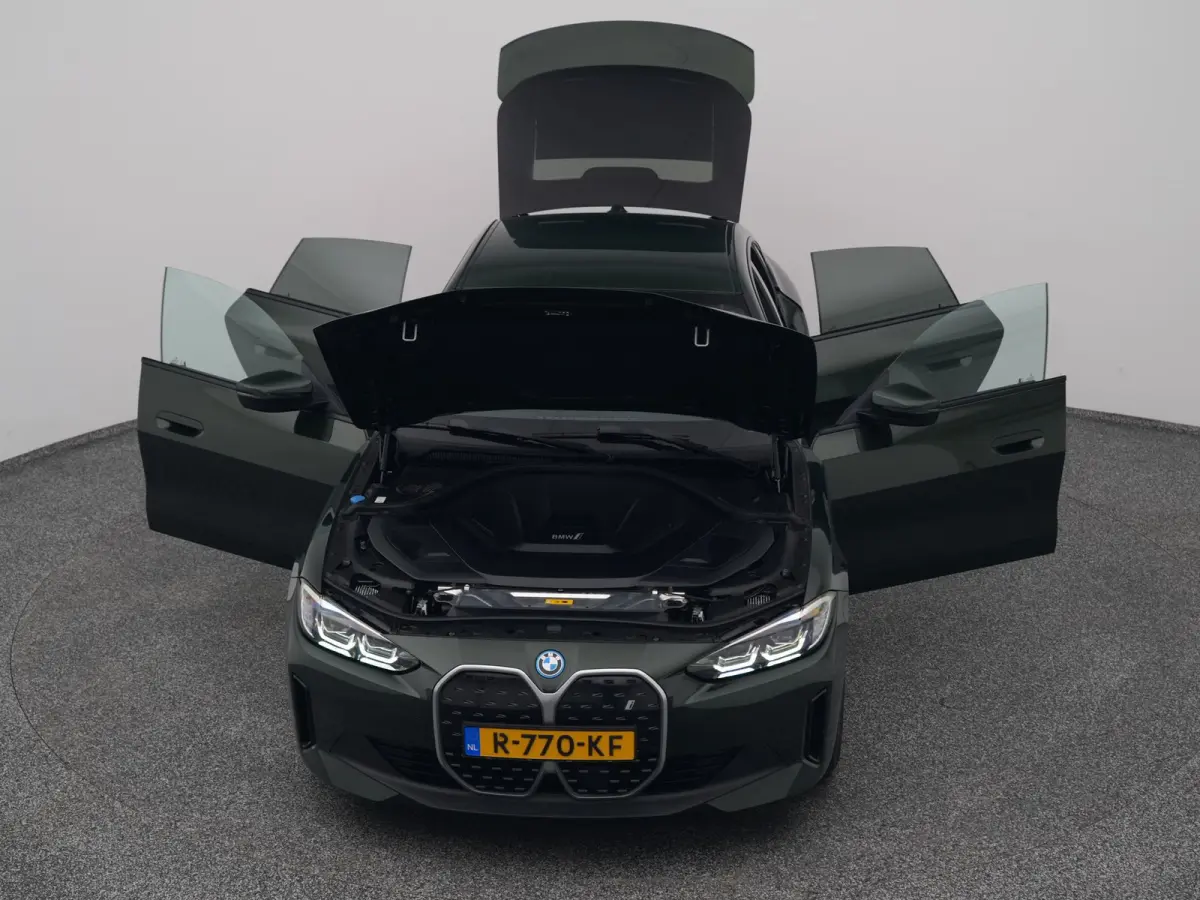 eDrive40 84 kWh | CAMERA | CARPLAY | STOELVERWARMING