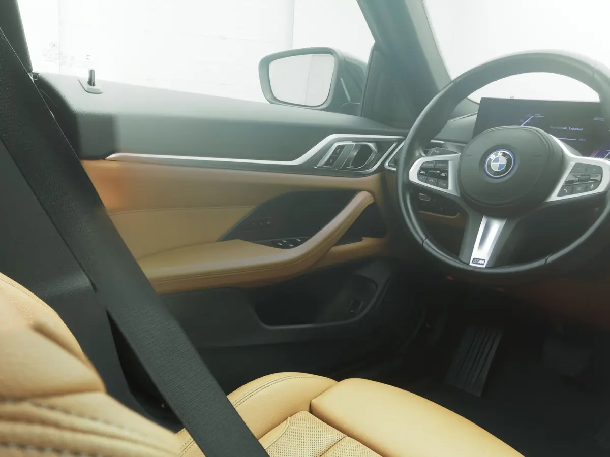 eDrive40 84 kWh | CAMERA | CARPLAY | STOELVERWARMING