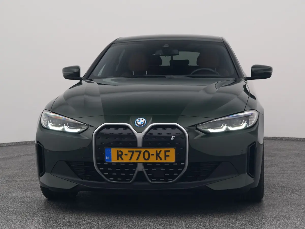 eDrive40 84 kWh | CAMERA | CARPLAY | STOELVERWARMING