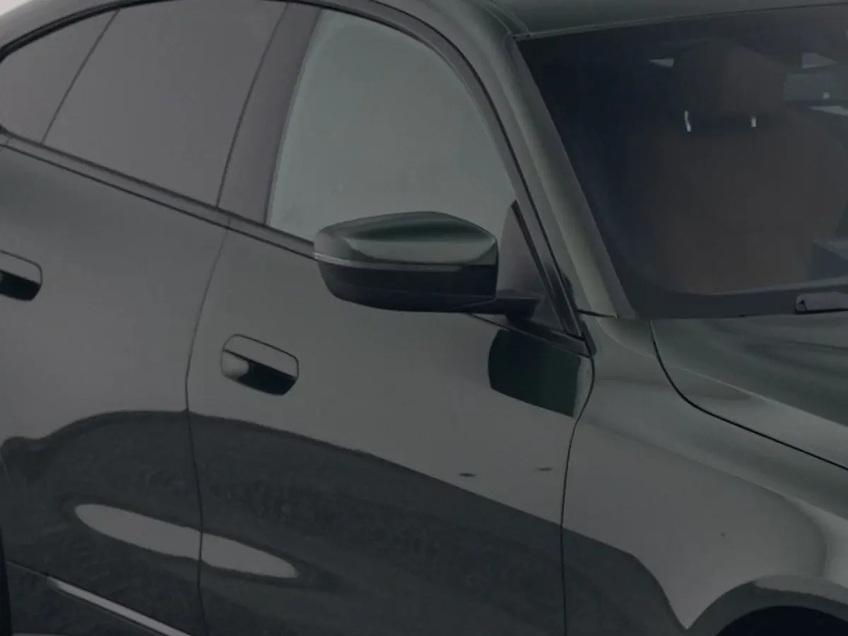 eDrive40 84 kWh | CAMERA | CARPLAY | STOELVERWARMING