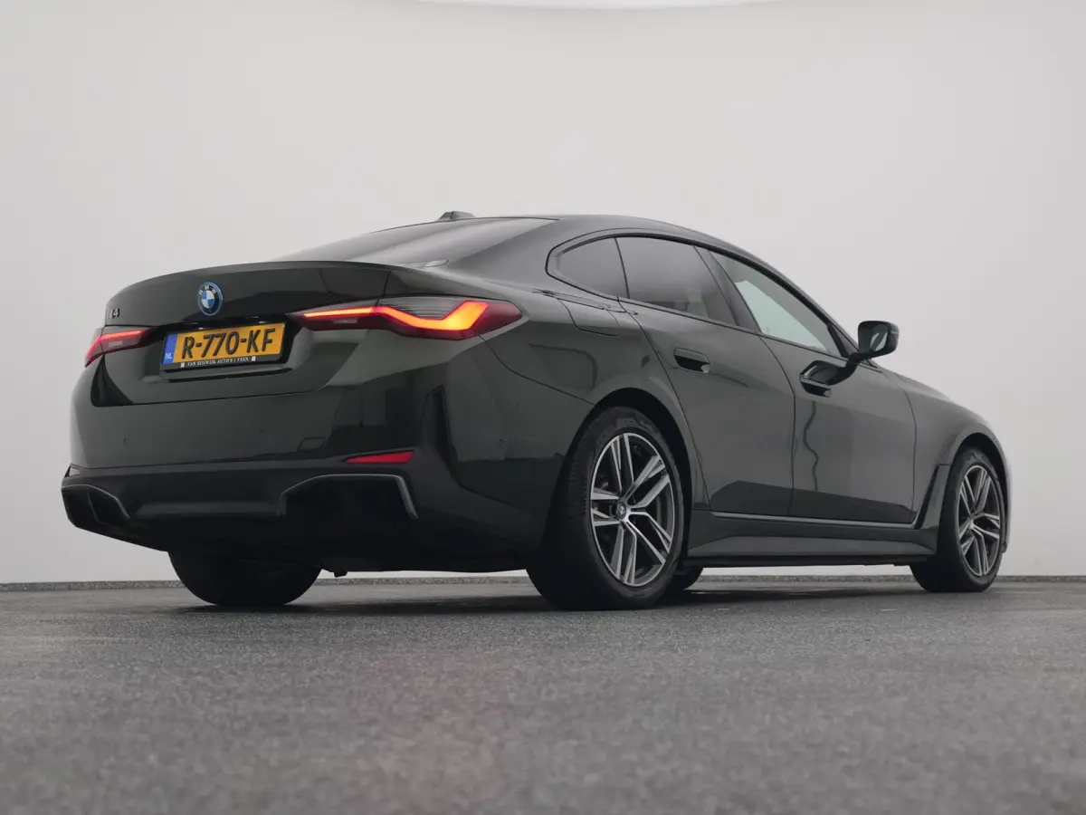eDrive40 84 kWh | CAMERA | CARPLAY | STOELVERWARMING