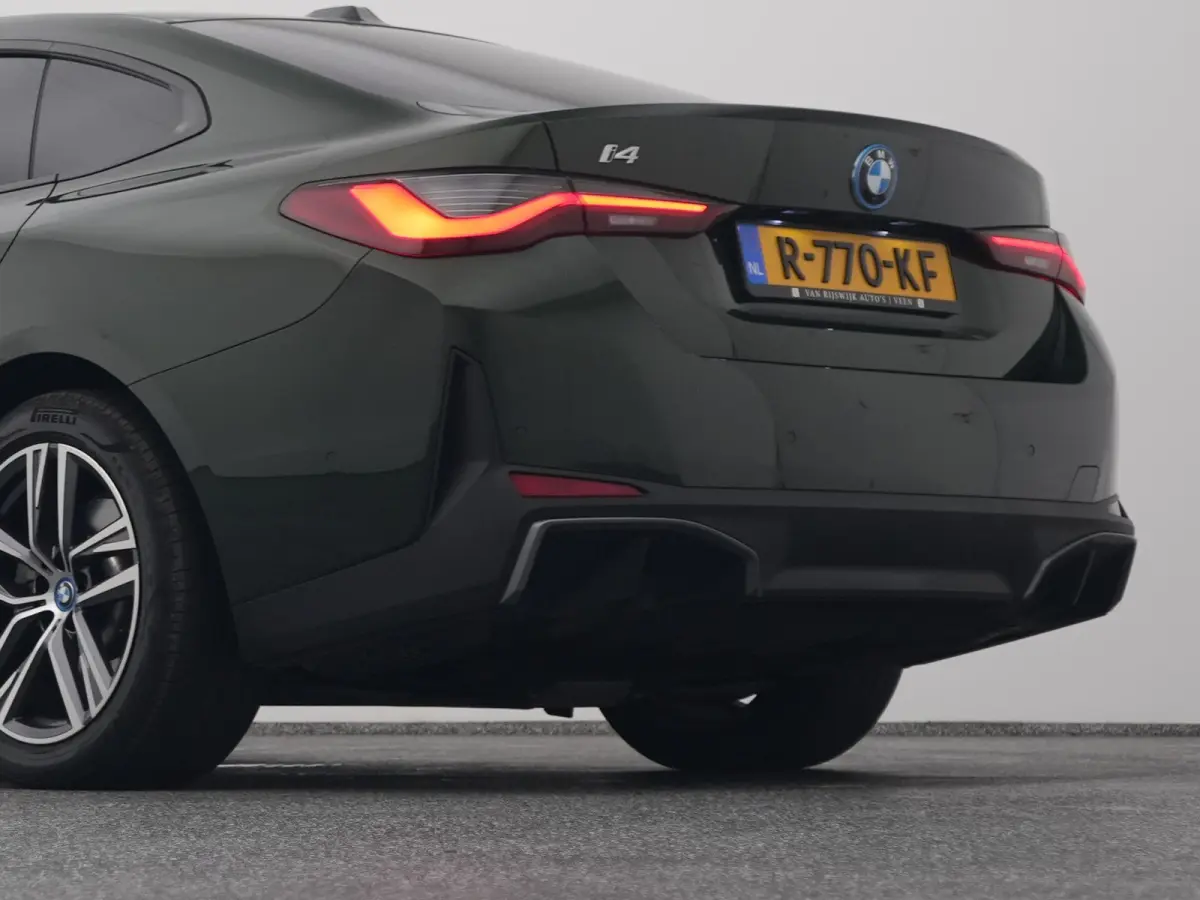 eDrive40 84 kWh | CAMERA | CARPLAY | STOELVERWARMING