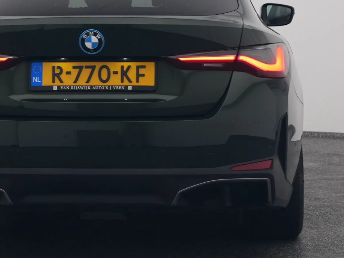 eDrive40 84 kWh | CAMERA | CARPLAY | STOELVERWARMING