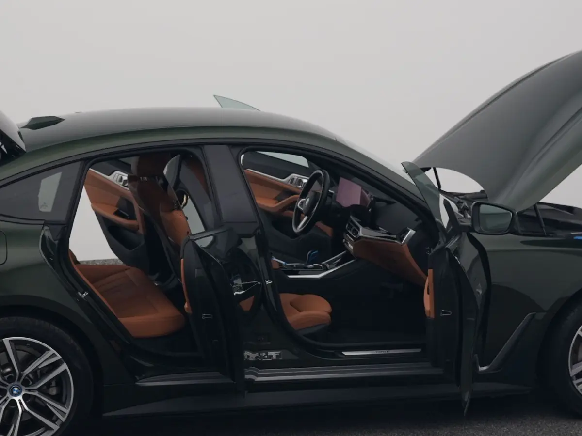 eDrive40 84 kWh | CAMERA | CARPLAY | STOELVERWARMING
