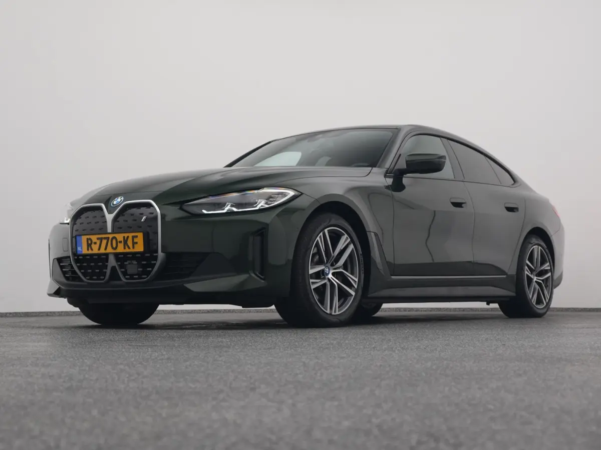 eDrive40 84 kWh | CAMERA | CARPLAY | STOELVERWARMING