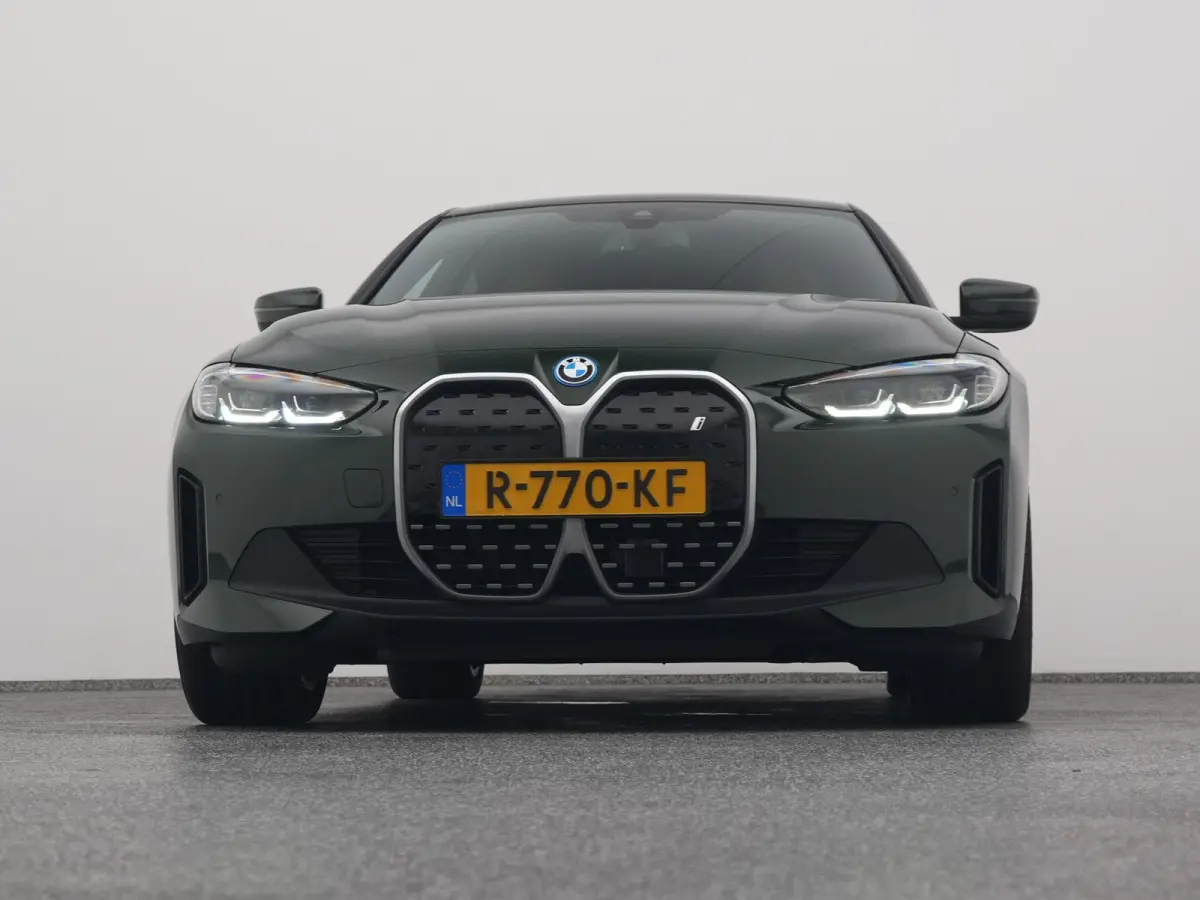 eDrive40 84 kWh | CAMERA | CARPLAY | STOELVERWARMING