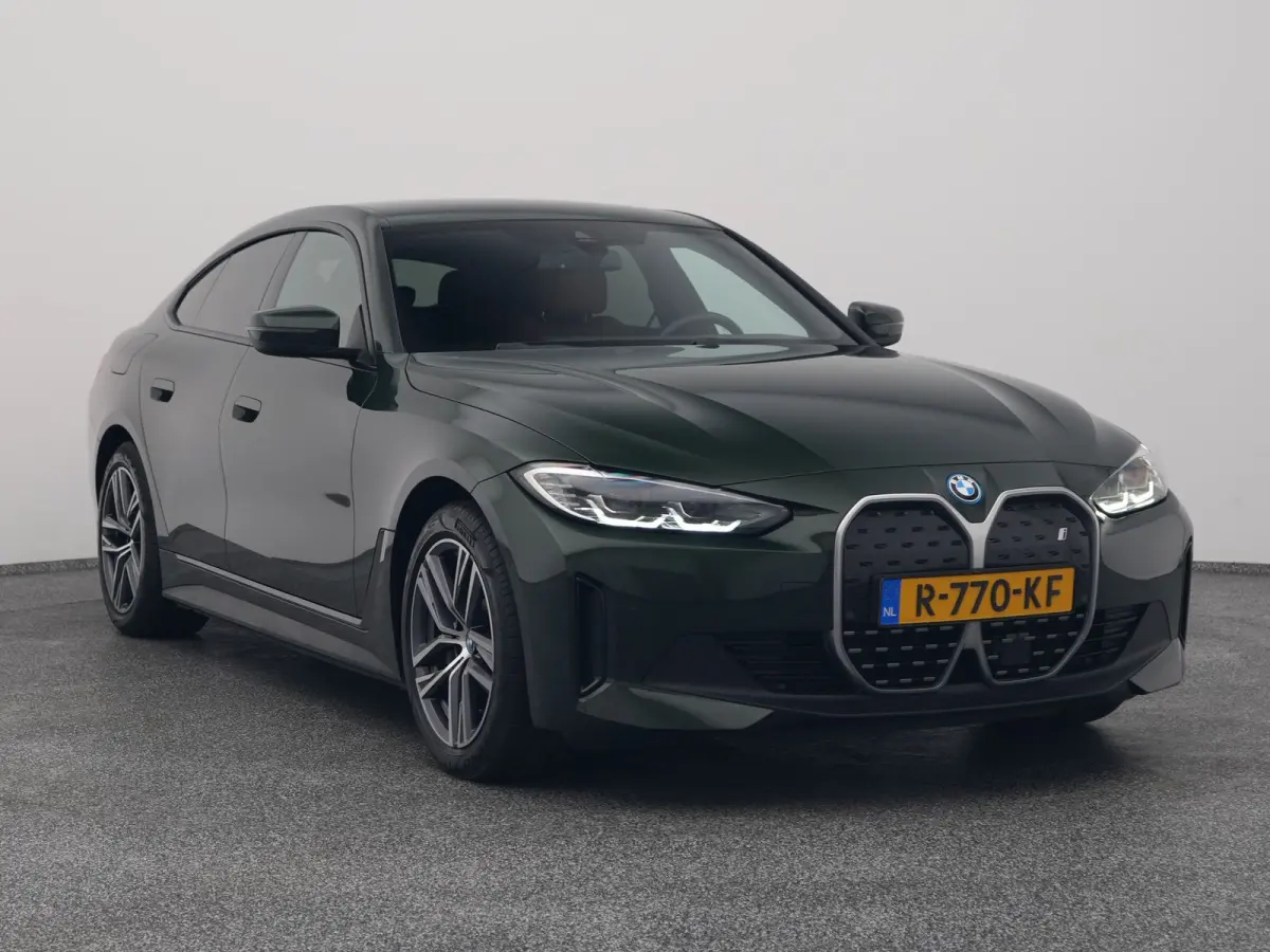eDrive40 84 kWh | CAMERA | CARPLAY | STOELVERWARMING