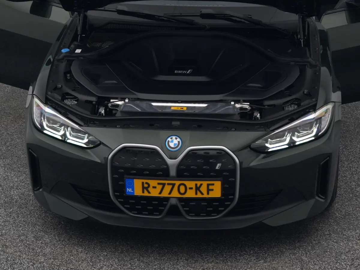 eDrive40 84 kWh | CAMERA | CARPLAY | STOELVERWARMING