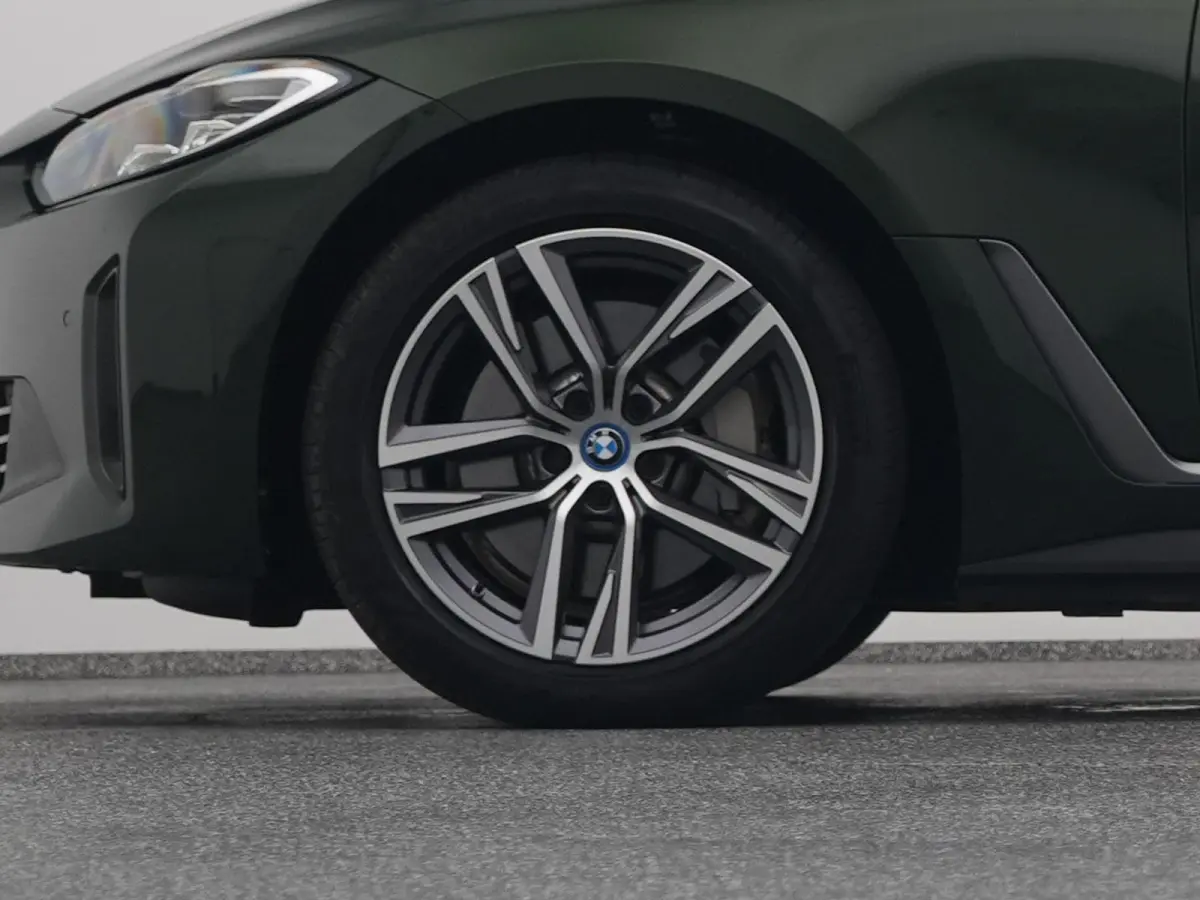 eDrive40 84 kWh | CAMERA | CARPLAY | STOELVERWARMING