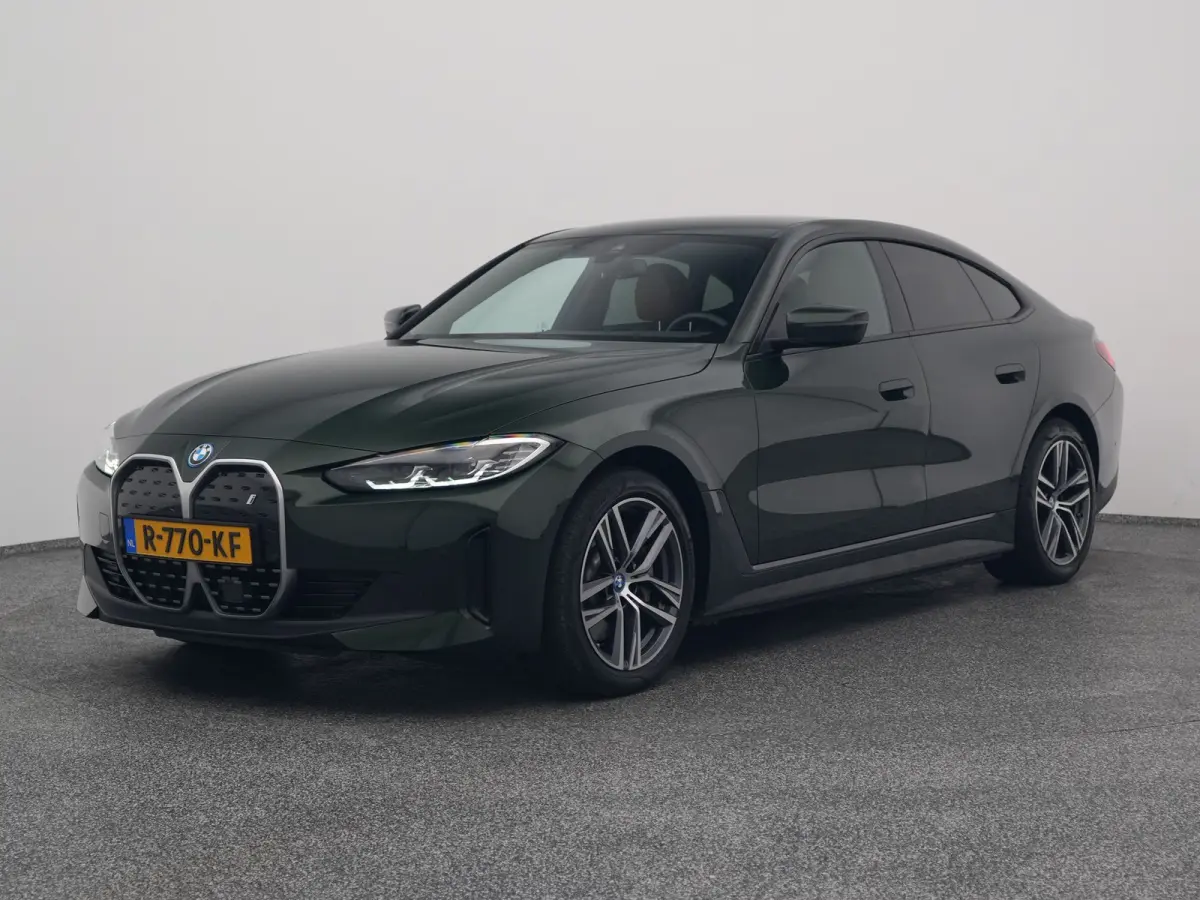 eDrive40 84 kWh | CAMERA | CARPLAY | STOELVERWARMING