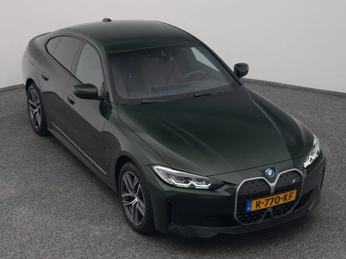 eDrive40 84 kWh | CAMERA | CARPLAY | STOELVERWARMING